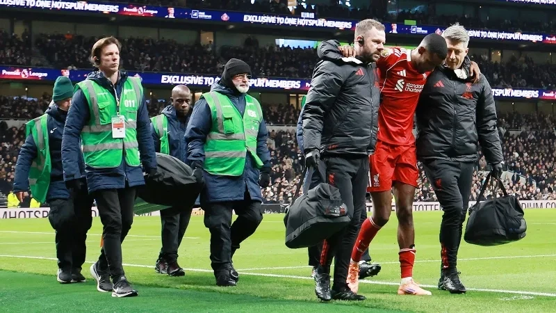 Arne Slot Aleksandr İsakın zədəsi barədə məlumat verdi