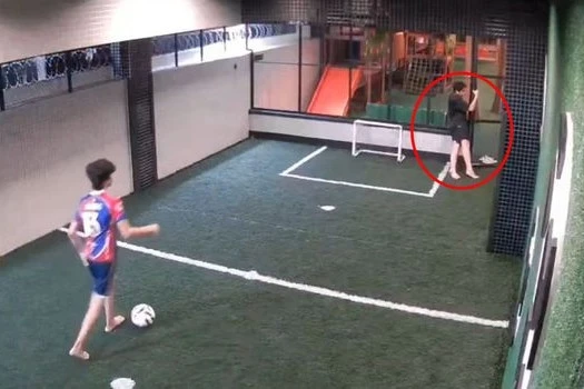 Yeniyetmə futbolçu dostunu elektrik cərəyanından xilas edib