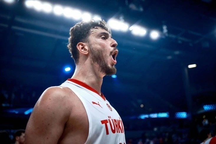 Alperen Şengün, Adetokunbo'yu Nötrleştirdiği İçin Ercan Osmani'ye Rolex Saat Hediye Edecek