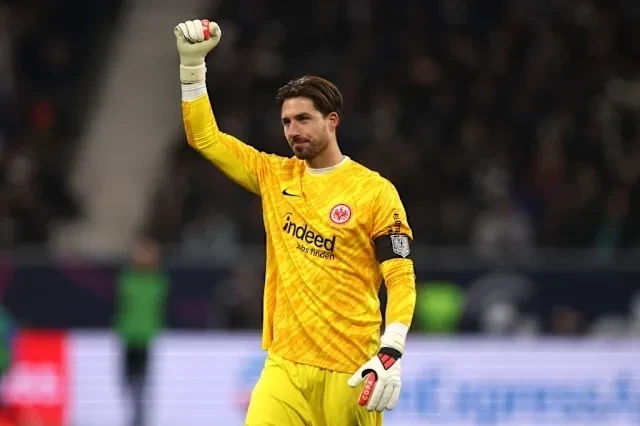 Kevin Trapp yeniden Pariste