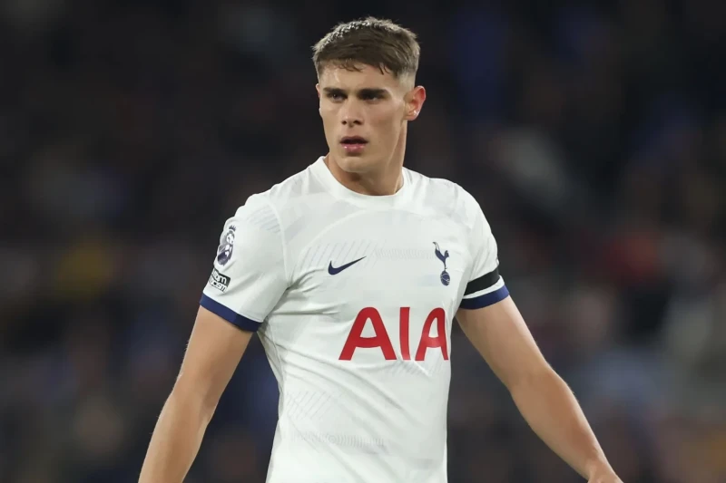 Liverpool is trying to transfer Micky van de Ven