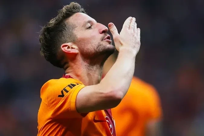 Dris Mertens karyerasını bitirdi