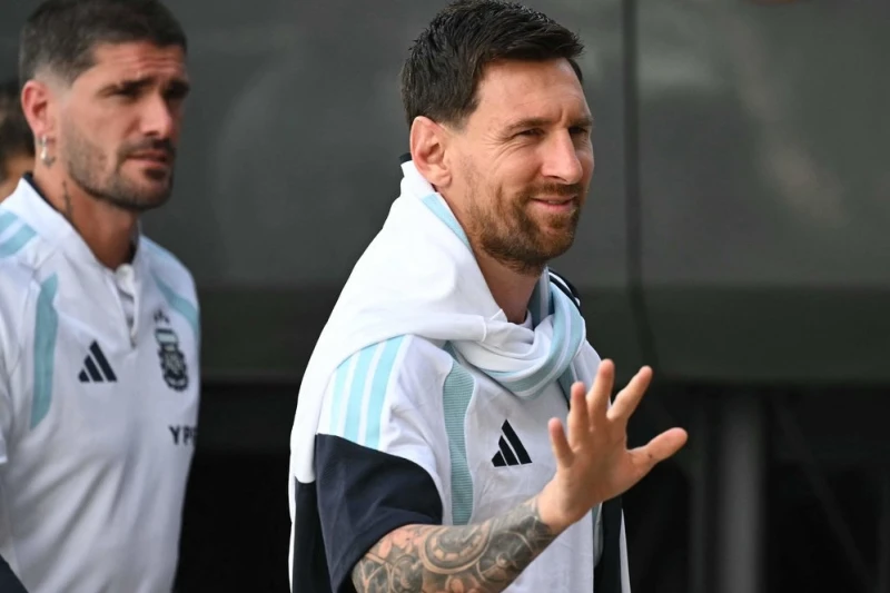 Lionel Messi Barselonanın XXI əsrin ən yaxşı oyunçusu mükafatını aldı