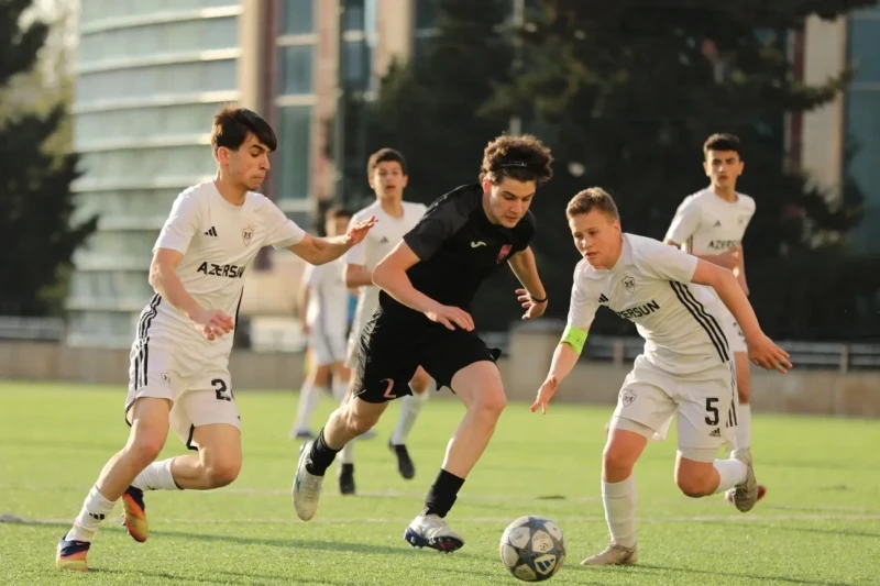 AFFA U-17 Liqasında Hakimin Səhvi: Futbolçu Qovuldu, Sonra Meydana Qaytarıldı