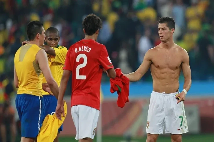 Footballers swapping shirts: History, reasons and penalties Footballers swapping shirts: History, reasons and penalties