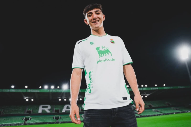 Реал Мадрид предложил полузащитнику Расинга Серхио Мартинесу, Барселона тоже заинтересована