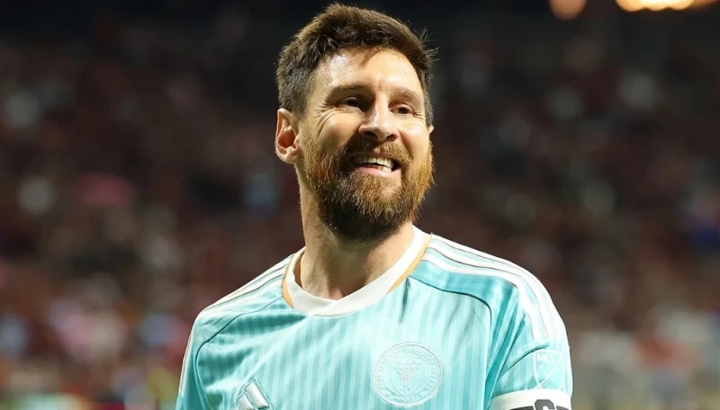 Lionel Messi daha neçə il oynayacaq?
