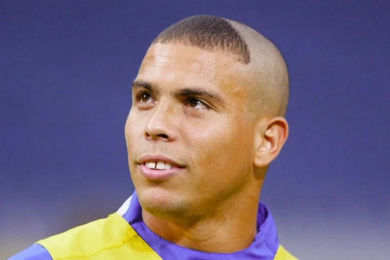 Ronaldo 2002’deki saç modelinden özür diledi