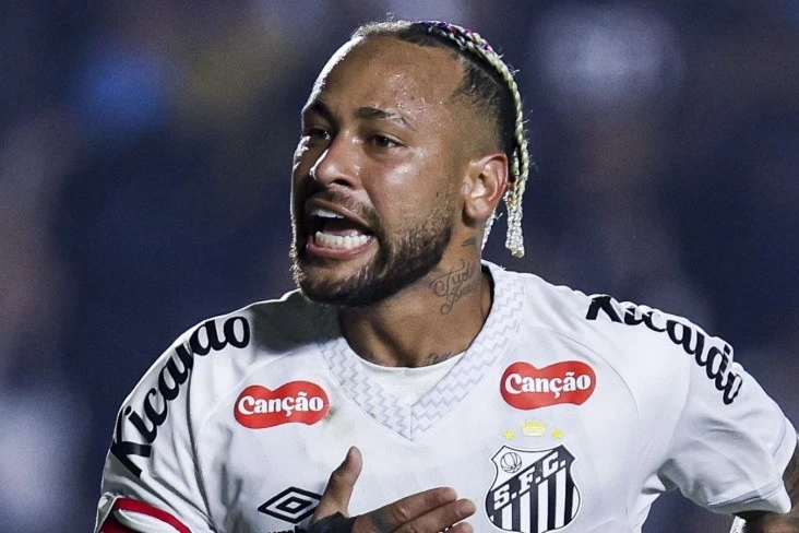 Neymar announces he will undergo surgery on his left knee