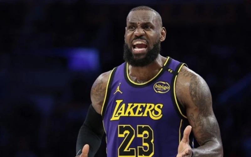 Dörd NBA komandası Lebron Ceymslə maraqlanır