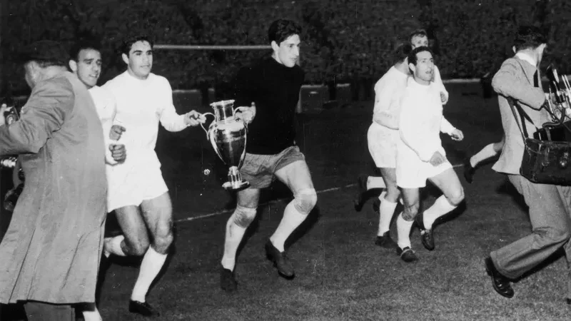 Əfsanəvi Real futbolçusu Xose Emilio Santamaria vəfat edib