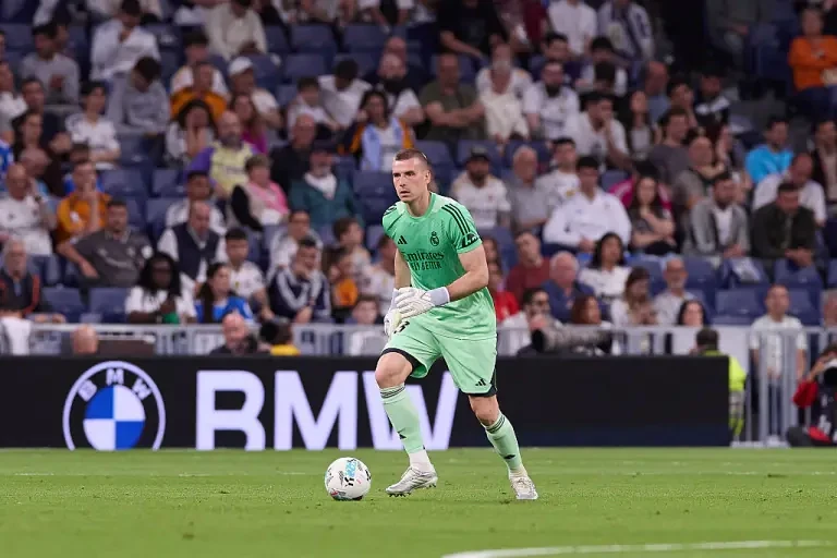Real 9 futbolçunu transferə çıxardı