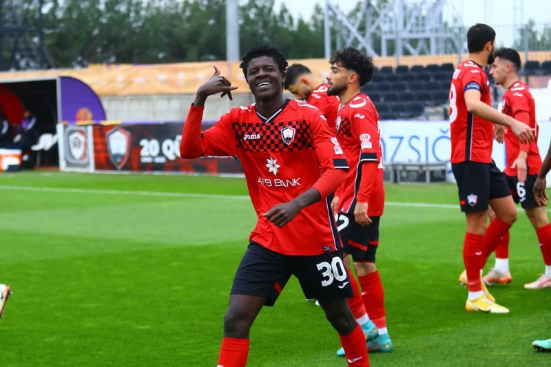 Tsxadadze'nin üç transfer isteği Qabalada gerçekleşiyor