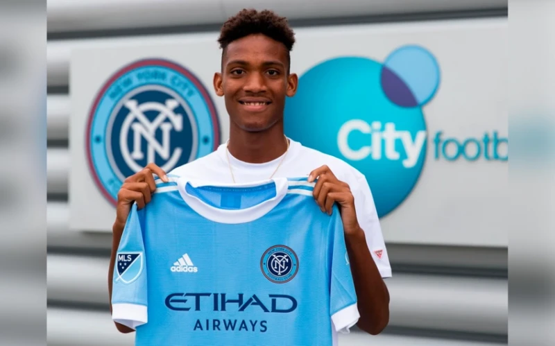 "Manchester City" strengthens its squad with a new football player