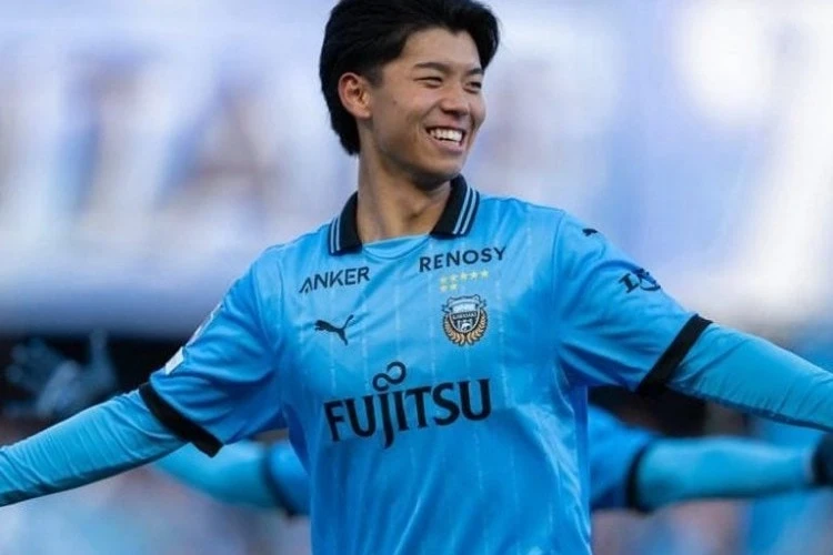 Tottenhem Yaponiya millisinin oyunçusu Kota Takaini transfer edir