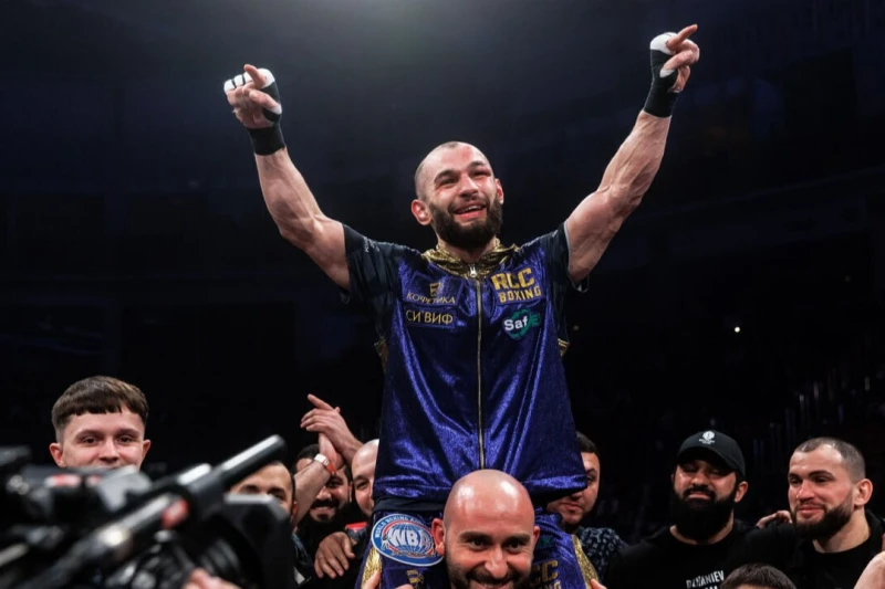 Elnur Səmədov WBA versiyası üzrə müvəqqəti dünya çempionu titulunu qazandı