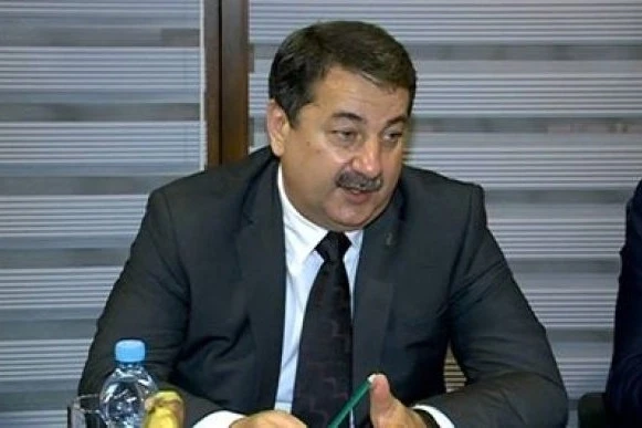 Vaqif Sadıqov: İndiki halda böyük dəyişikliklərə əl atmaq tezdir