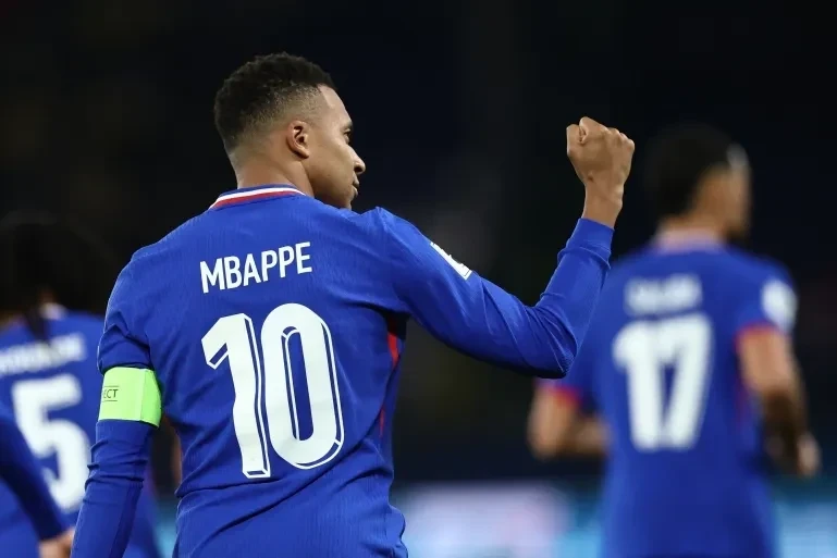 Kilian Mbappe DÇ-2026-da Messini ötüb