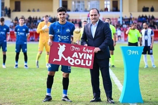 İmişlinin futbolçusu mükafatlandırıldı