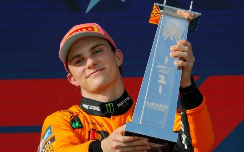 Oskar Piastri, 1998-ci ildən sonra ardıcıl olaraq üç Qran-pri qazanan ilk "McLaren" pilotudur