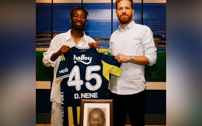 Fənərbağça Nene Dorqelesini transfer edib