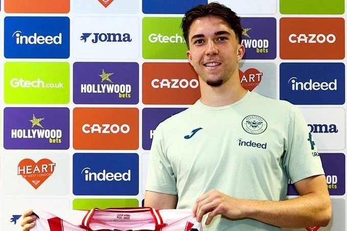 Brentford Zaltsburqdan Yannik Ş&uuml;steri 18 milyon avroya transfer etdi