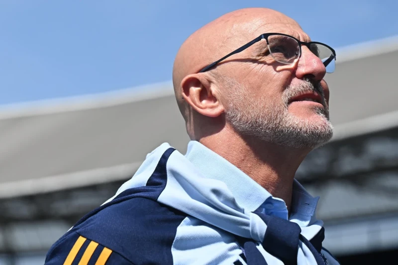 De la Fuente Huysenin istisna fiziki və futbol keyfiyyətlərini vurğulayıb