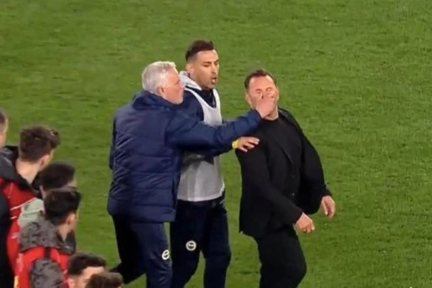 Mourinyo 3 oyun, köməkçiləri isə 4 oyunluq cəza aldılar