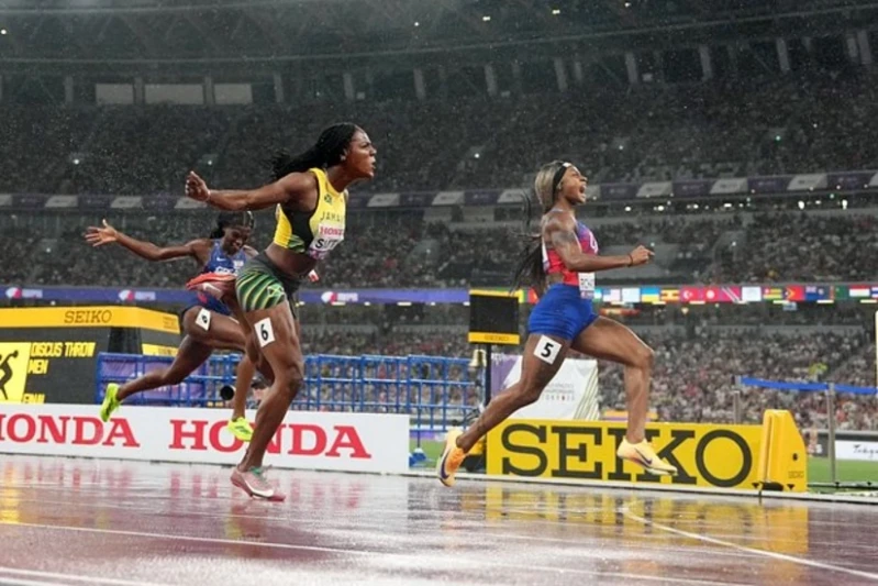 US women's track and field team sets world record