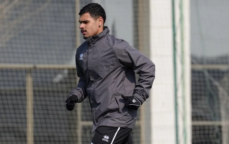 Aleks Fernandes, who left Neftchi, is in Navbahor