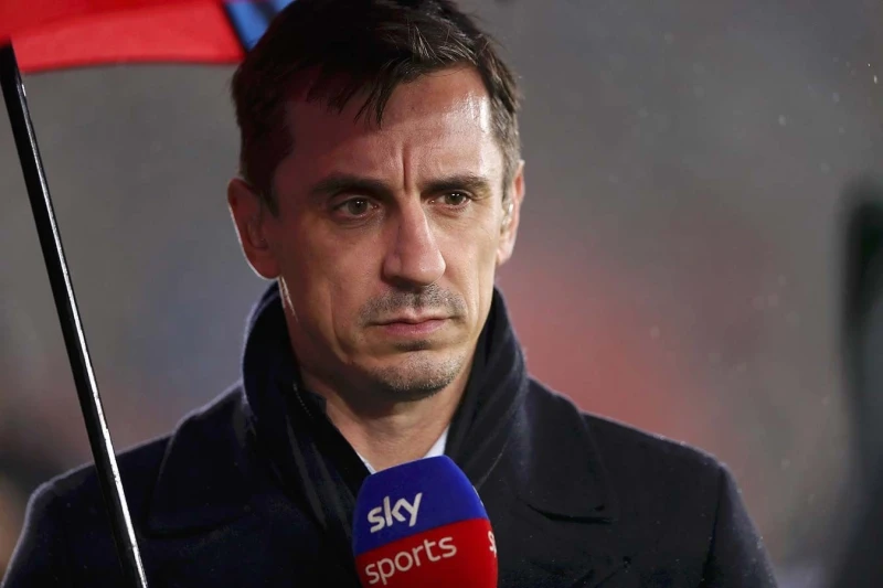 Gary Neville harshly criticizes Arne Slot's Liverpool: The team is falling apart