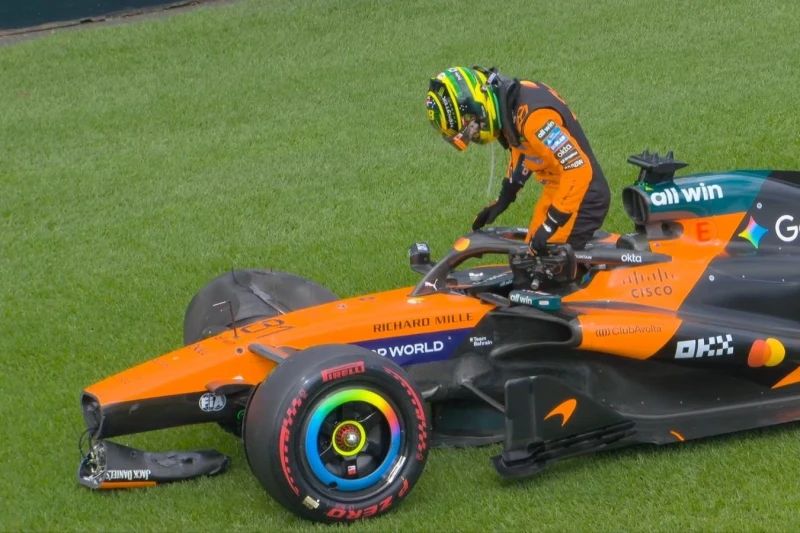 Oscar Piastri'nin Avustralya Grand Prix'sindeki Faciası: Starta Giderken Kaza Sonucu Yarışı Terk Etmesi