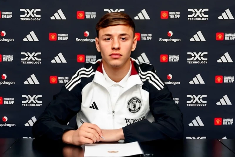 "Mançester Yunayted" dağıstanəsilli futbolçunu transfer edib