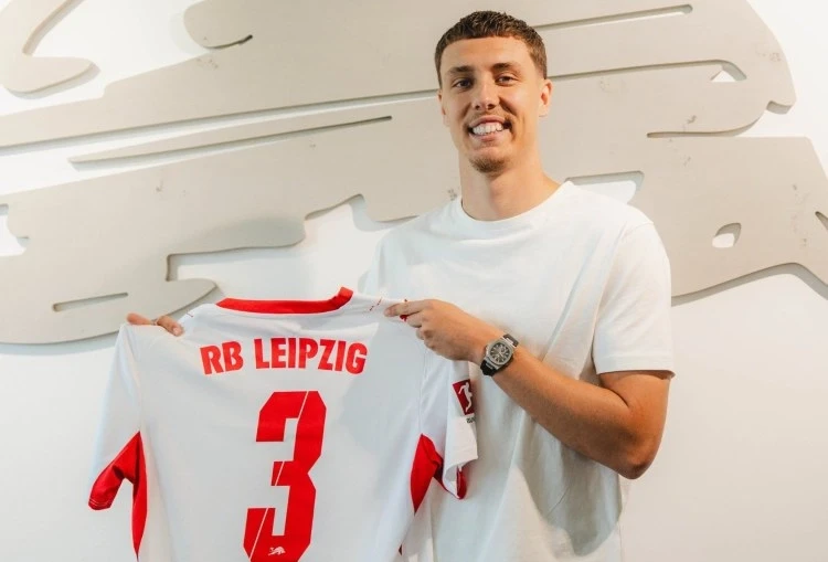 Leyptsiq 32 milyon avro qarşılığında futbolçu transfer edib