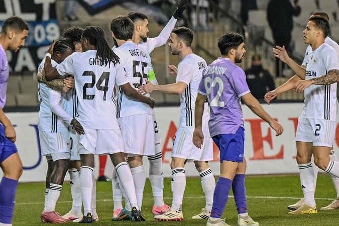 Karabağ Azerbaycan Kupası'nda Neftçinin rekorunu tekrarladı