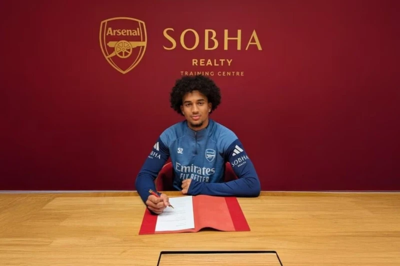 Arsenal has transferred Jayden Dixon, a graduate of Tottenham and Stoke City