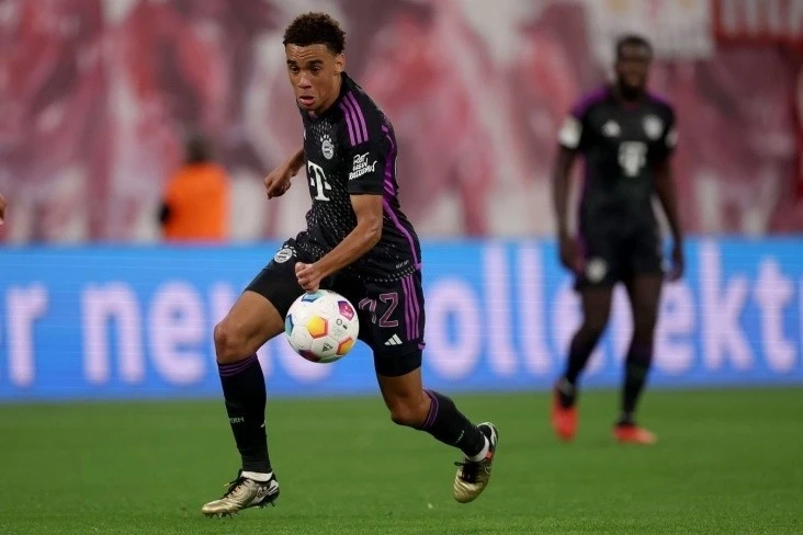 Musiala, Davies ve Ito'nun Bayern Münihe dönüş zamanı açıklandı;