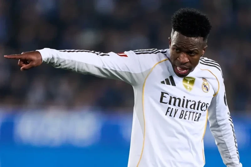 Vinisius Rayo Vallekano ilə oyunda sarı vərəqə almaq riski ilə üz-üzədir