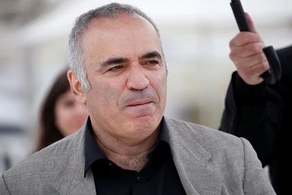 Harri Kasparov Cənubi Sudanda dövlət çevrilişinə cəhddə ittihamları rədd edir