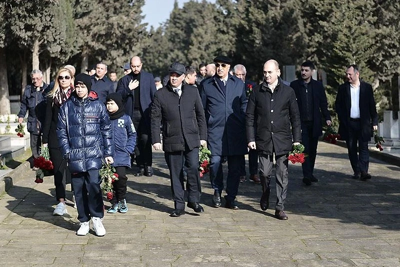 Futbol ictimaiyyəti Tofiq Bəhramovu yad etdi