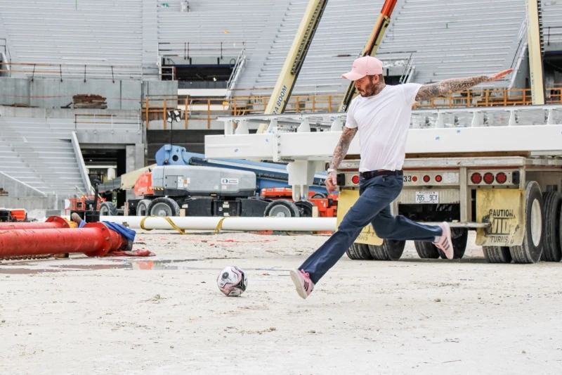 Devid Bekhem Miami Freedom Parkda topa toxundu - FOTO