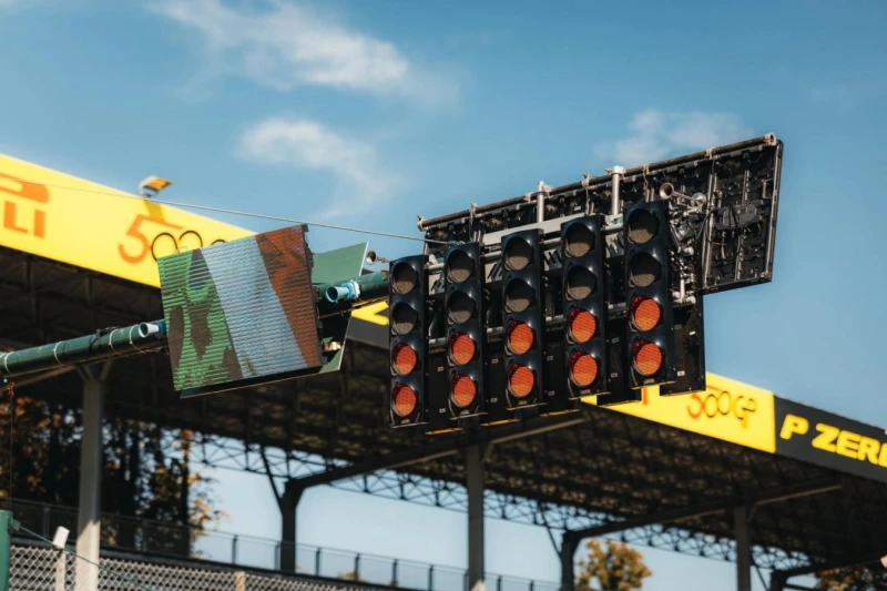 Yaxın Şərqdəki Münaqişə Formula-1-in Bəhreyn və Səudiyyə Ərəbistanı Qran-Prilərini Təhlükəyə Atır, Mövsüm Qısala Bilər