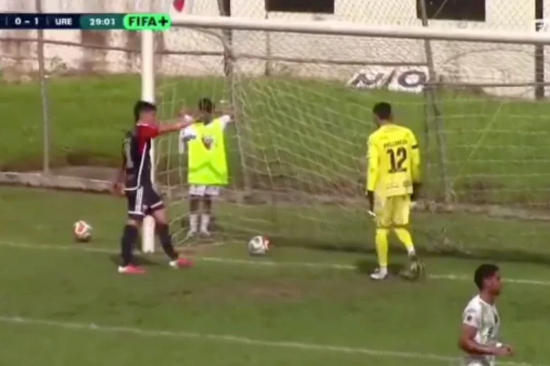 Venezuelan goalkeeper makes headlines with incredible own goal