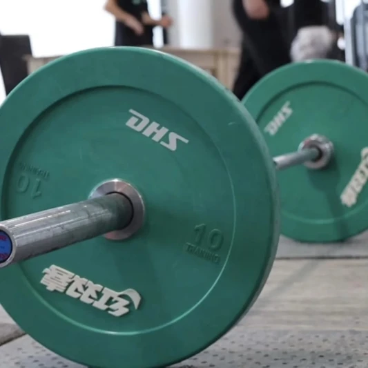 Azərbaycan Ağırlıqqaldırma Federasiyası bölgələrdəki idman məktəblərinə avadanlıq dəstəyini davam etdirir