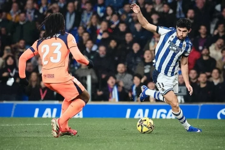 Real Sociedad wins against Barcelona with 10 players