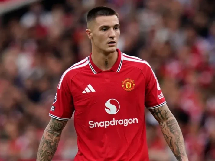 Manchester United futbolçusu Benyamin Şeşko 2027-ci ilin fevralına qədər sahədən kənarda qalacaq