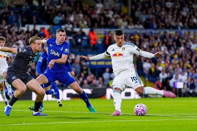 Lids Premyer Liqaya qayıdışını Everton üzərində qələbə ilə qeyd etdi