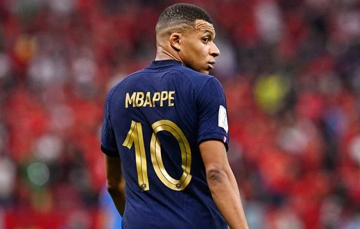 Mbappe Avro-2020-dəki irqçilikdən sonra millidən getmək istədiyini açıqlayıb