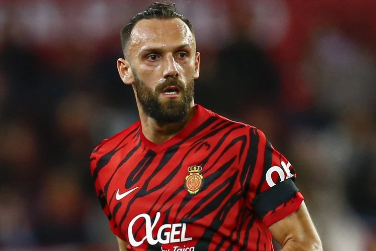 Fənərbaxçanın ilk transferi: Vedat Muriki