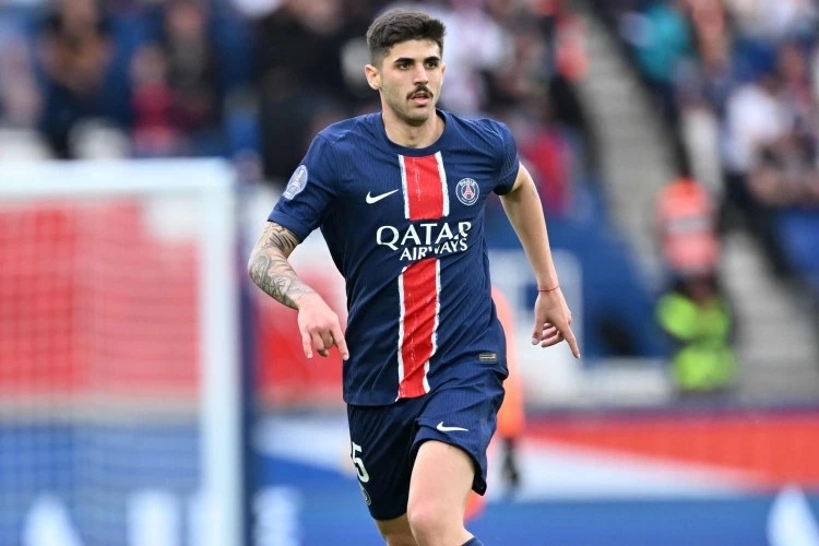 Beşiktaş PSJ-nin müdafiəçisi Lukas Beraldoya göz dikib